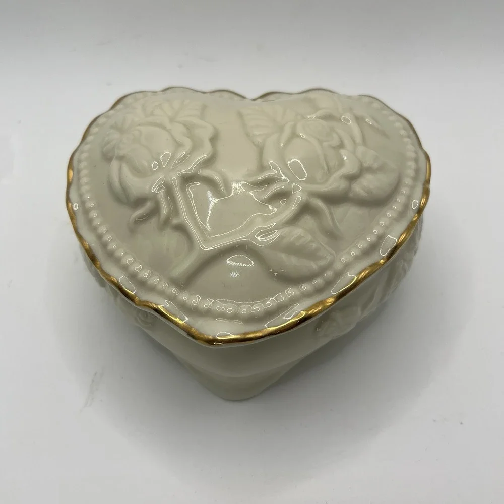 Heart Shaped Small Porcelain Embossed Roses Ivory Trinket Box & Lid w/Gold Trim